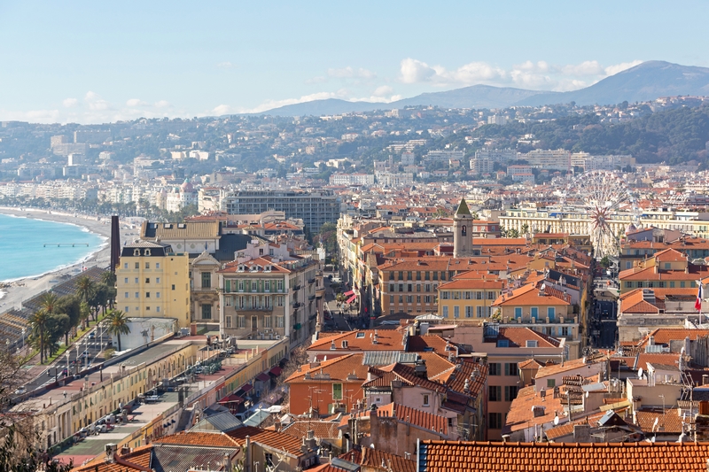 Déménagement Art Moval sur la Promenade des Anglais à Nice après un trajet depuis Lyon